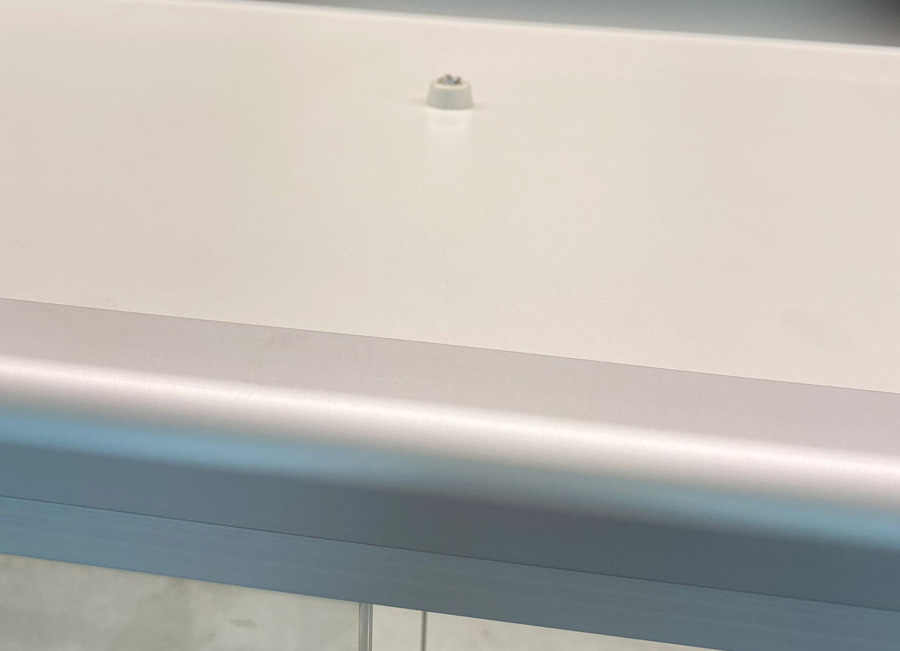 Glasvitrine Stahlseil zur Sicherheit